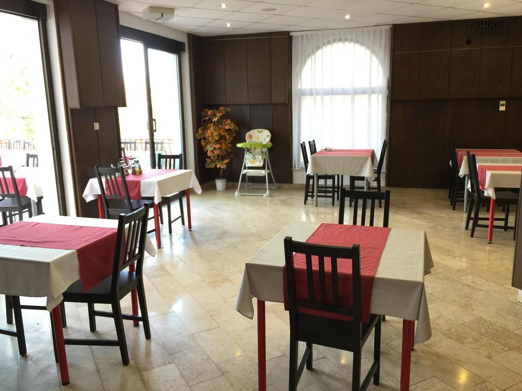 נובי ווינודולסקי Hotel Ruza מראה חיצוני תמונה