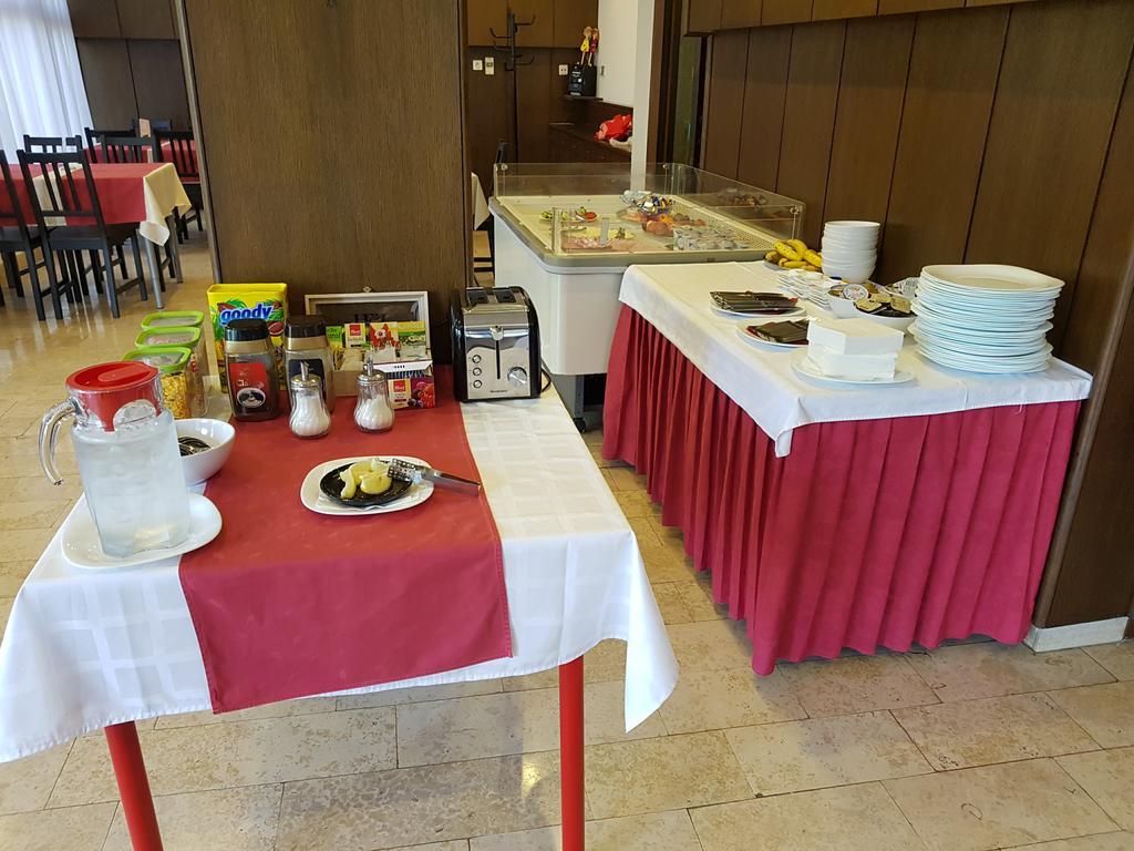 נובי ווינודולסקי Hotel Ruza מראה חיצוני תמונה