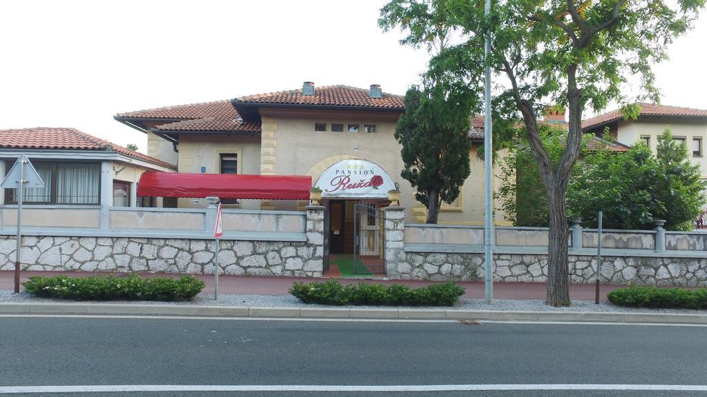 נובי ווינודולסקי Hotel Ruza מראה חיצוני תמונה