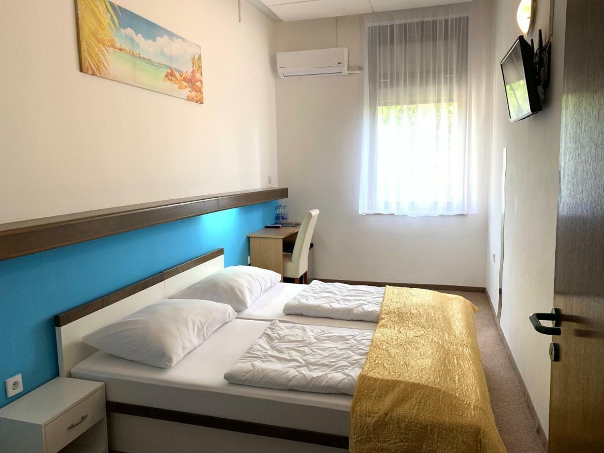 נובי ווינודולסקי Hotel Ruza מראה חיצוני תמונה
