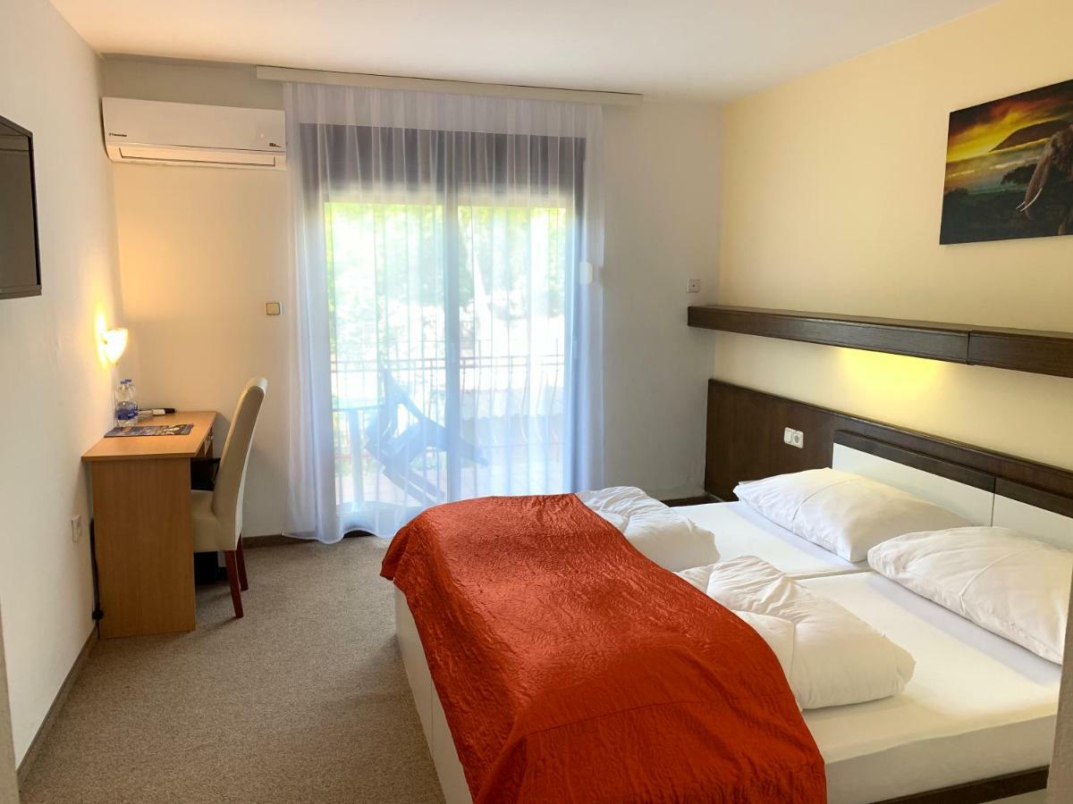 נובי ווינודולסקי Hotel Ruza מראה חיצוני תמונה