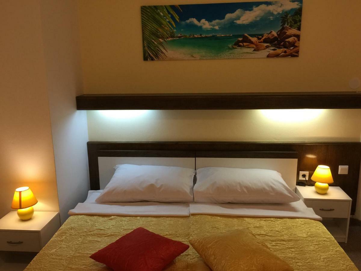 נובי ווינודולסקי Hotel Ruza מראה חיצוני תמונה