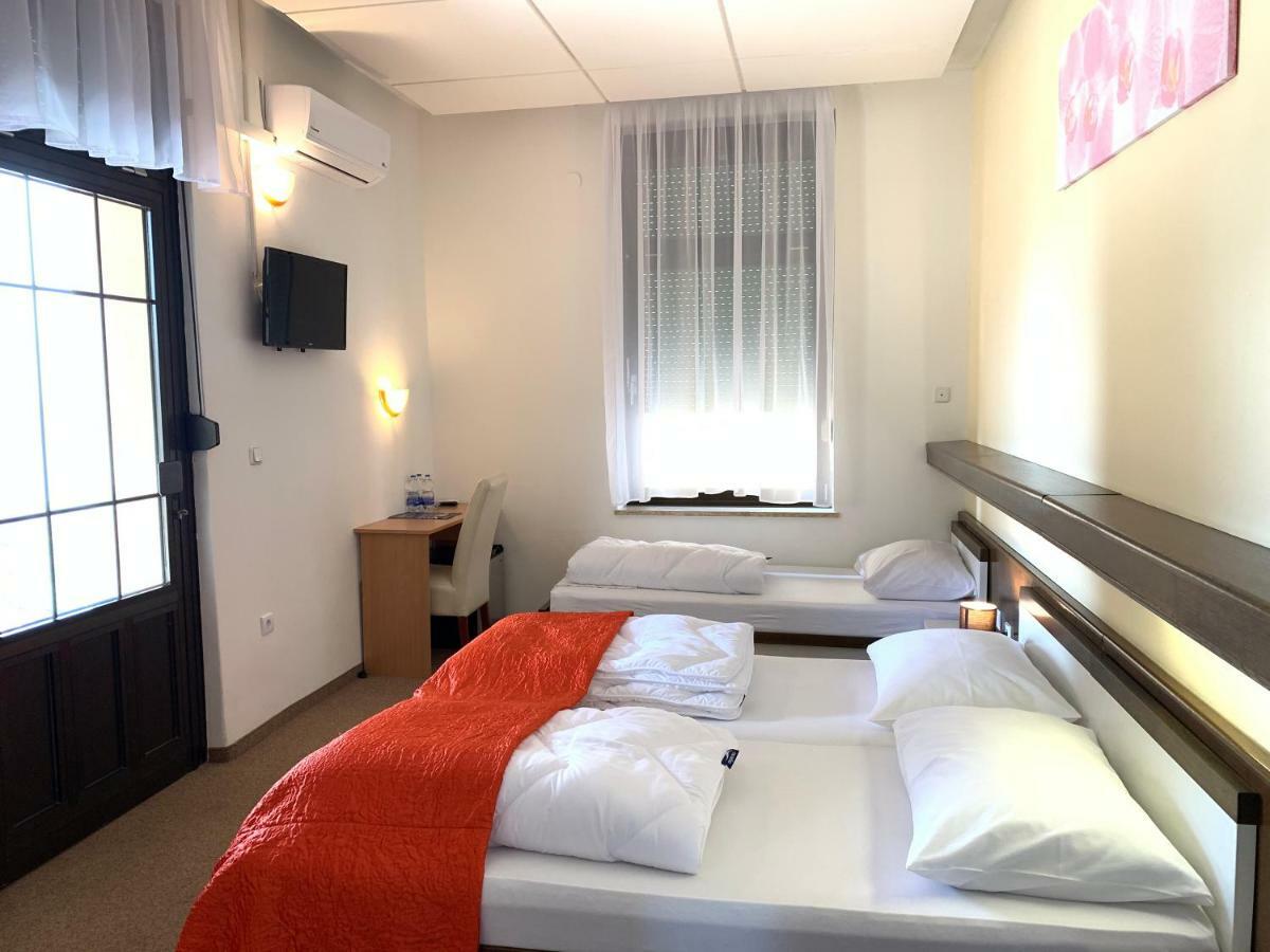 נובי ווינודולסקי Hotel Ruza מראה חיצוני תמונה