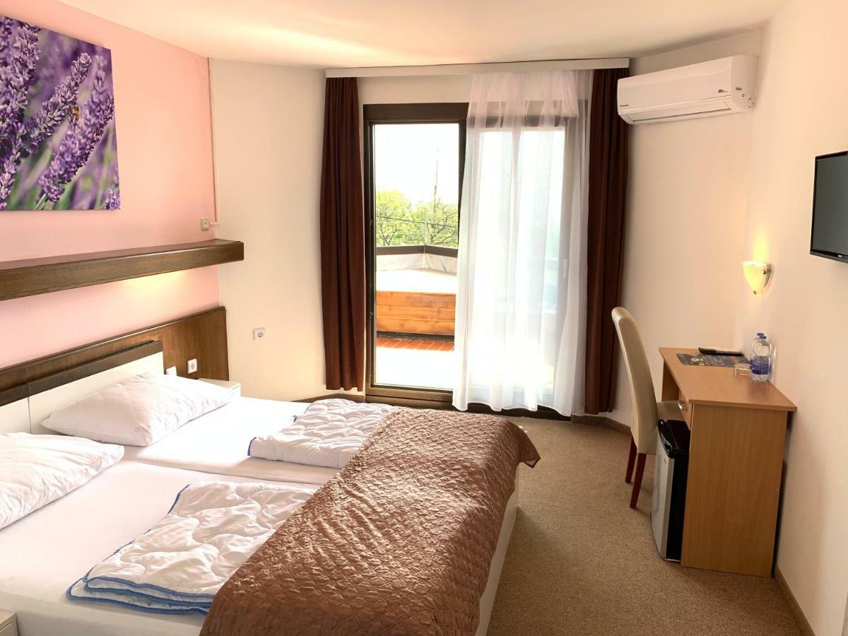 נובי ווינודולסקי Hotel Ruza מראה חיצוני תמונה